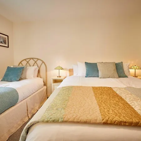 Apartman 11 March Court