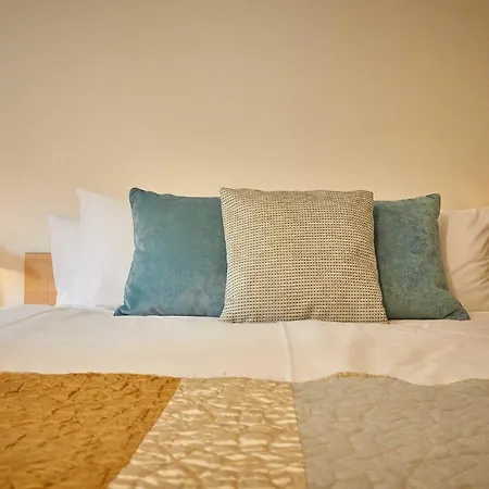 Apartman 11 March Court *