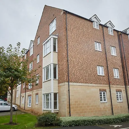 11 March Court Apartman